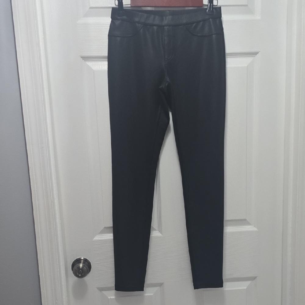 HUE Black Leggings